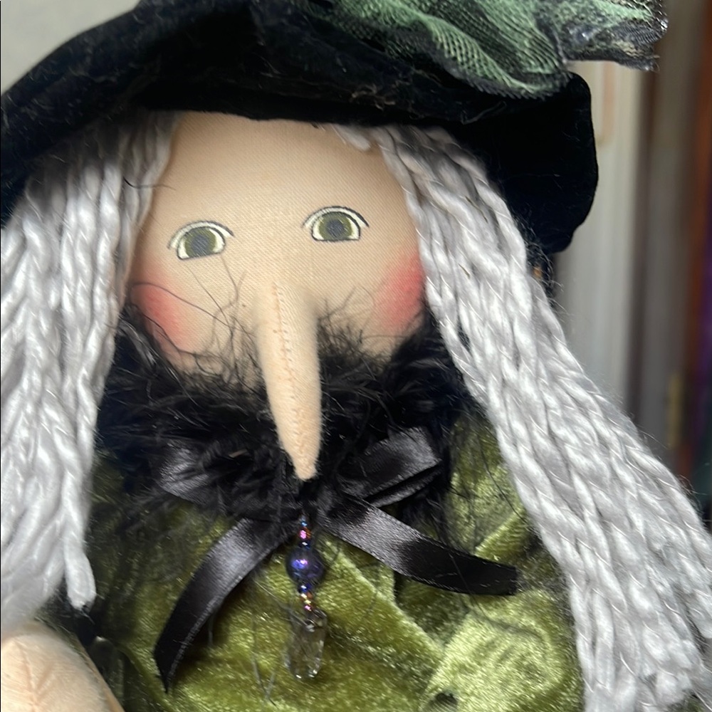 Green and Black Witch Doll - Picture 8 of 10
